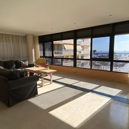 Appartement 4 Bedroom Close By In *