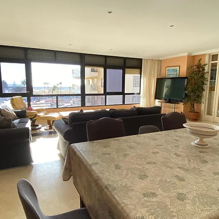 Appartement 4 Bedroom Close By In