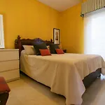 Apartman 4 Bedroom Close By In *