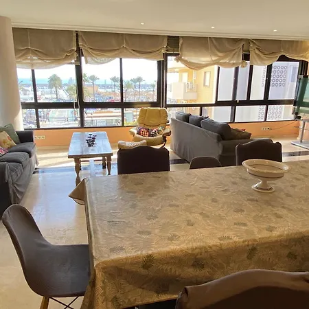 Apartment 4 Bedroom Close By In