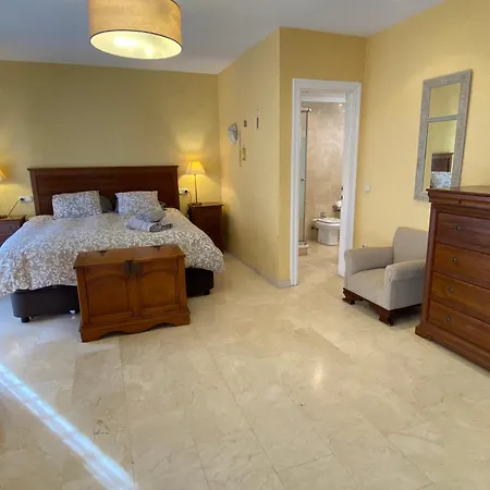 4 Bedroom Close By In * Fuengirola