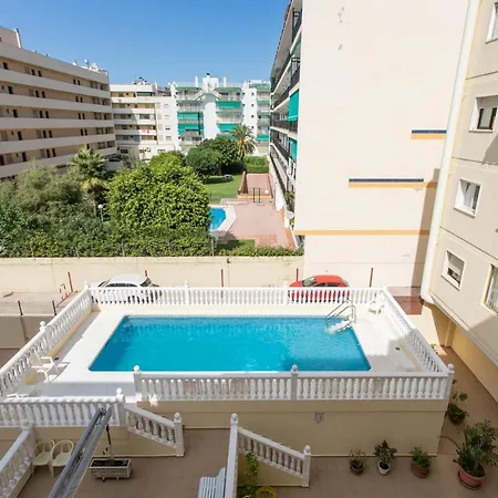 4 Bedroom Close By In Apartment *