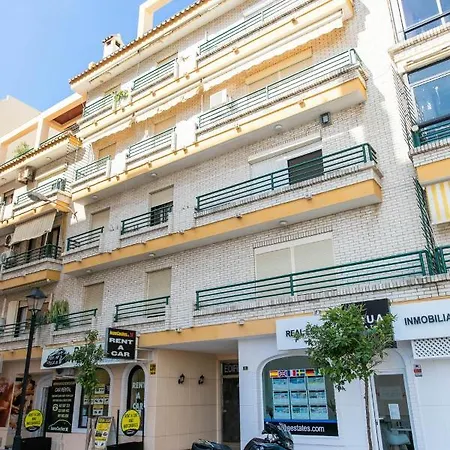 4 Bedroom Close By In *