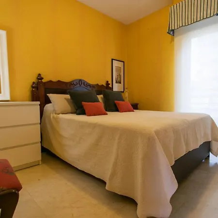 Lägenhet 4 Bedroom Close By In *