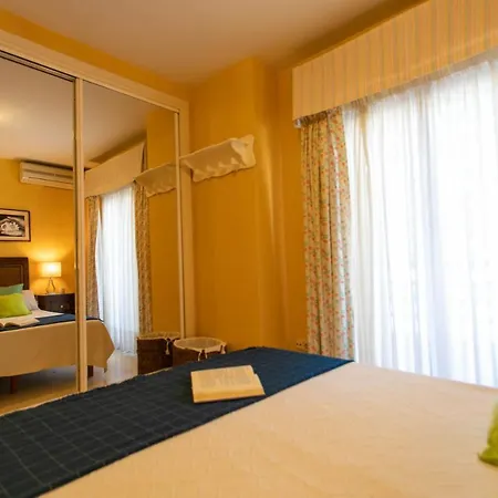 Apartment 4 Bedroom Close By In Fuengirola