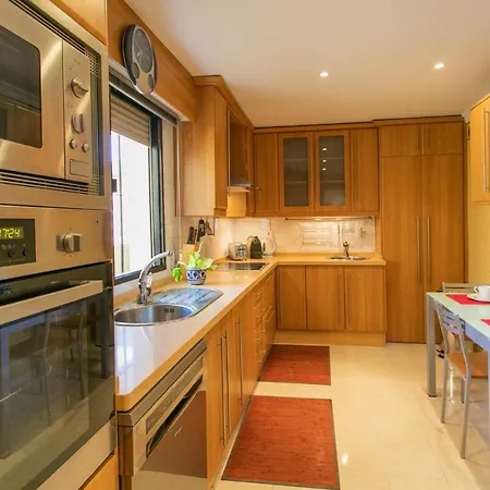 4 Bedroom Close By In