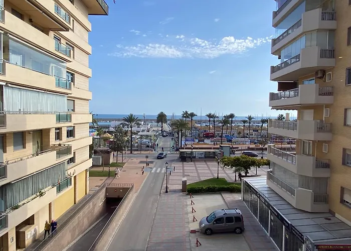 4 Bedroom Close By In Lägenhet Fuengirola