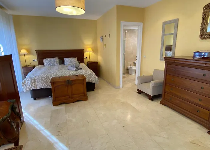 4 Bedroom Close By In * Fuengirola