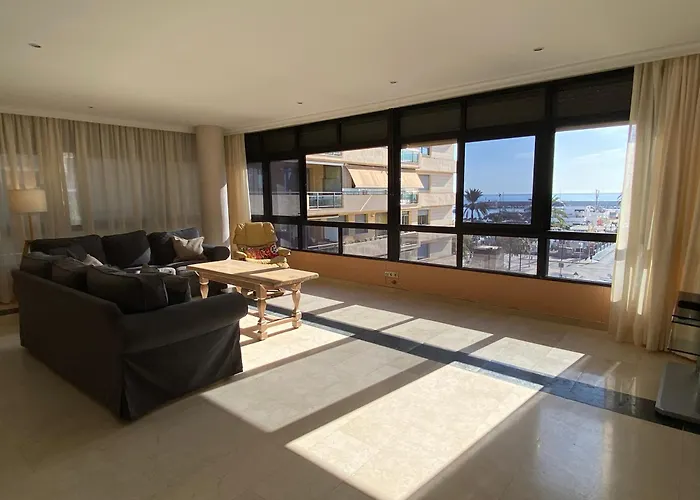 Apartment 4 Bedroom Close By In *