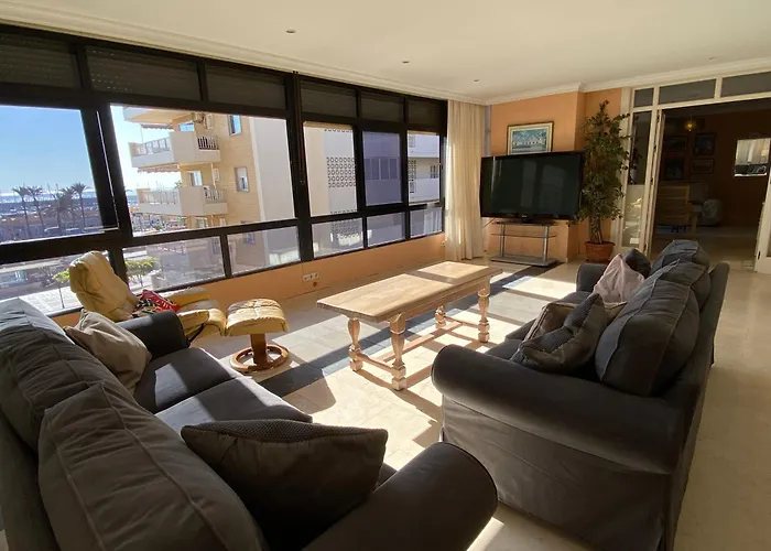 4 Bedroom Close By In *