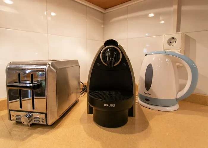 4 Bedroom Close By In Фуэнхирола