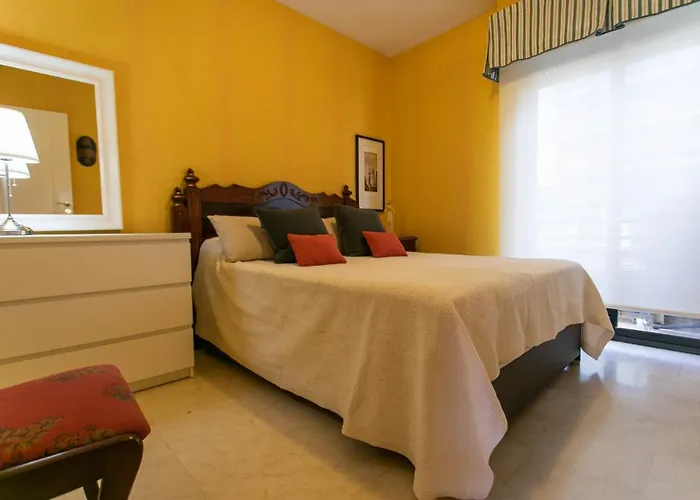 Apartment 4 Bedroom Close By In *