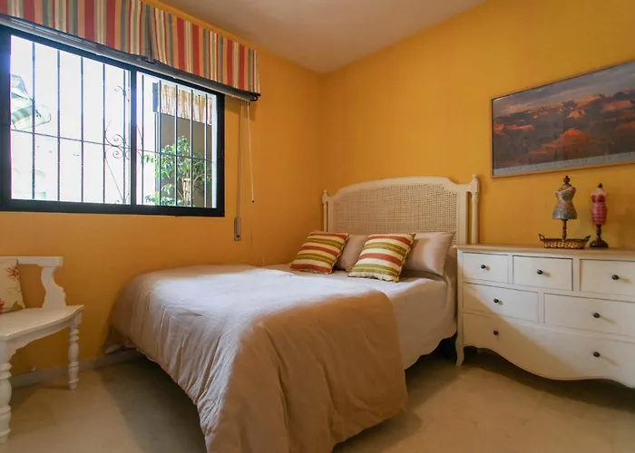 4 Bedroom Close By In Апартаменты *