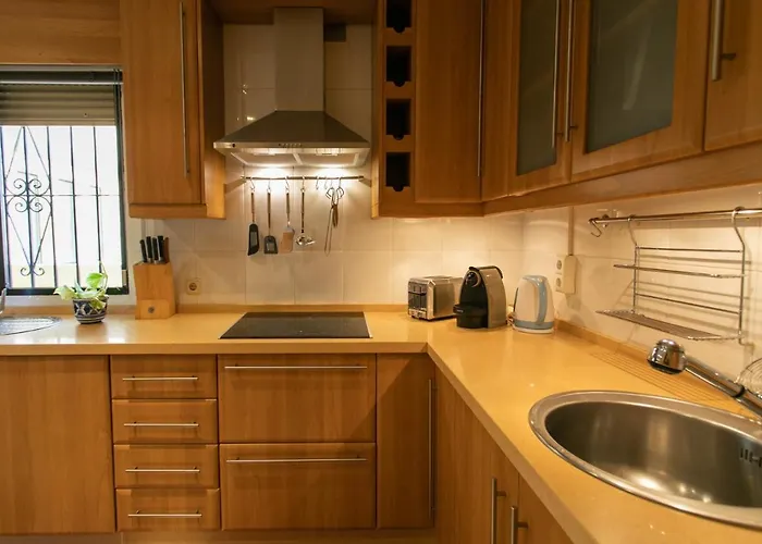 4 Bedroom Close By In