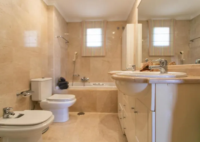 Apartment 4 Bedroom Close By In