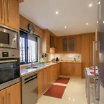 4 Bedroom Close By In *